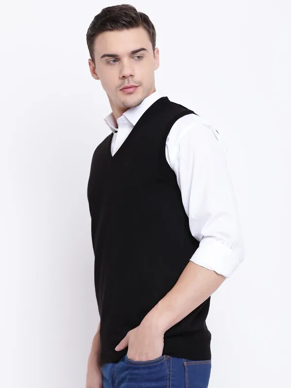 Black_Solid_Woolen_Sweater_For_Men