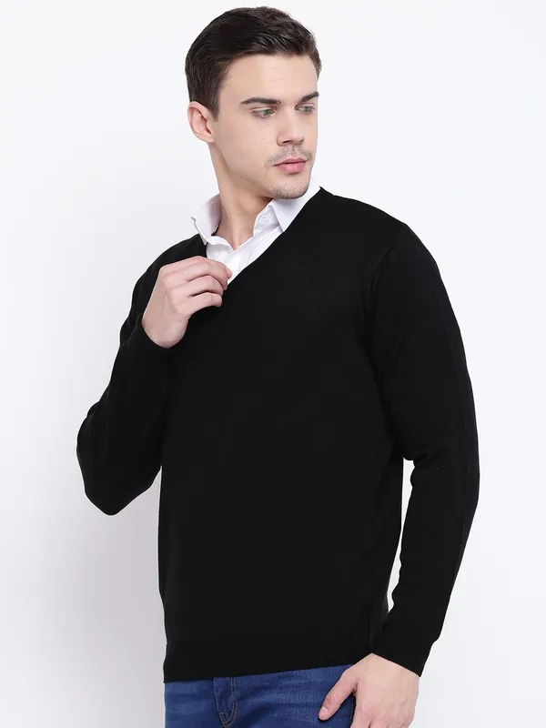 Black_Solid_Woolen_Sweater_For_Men