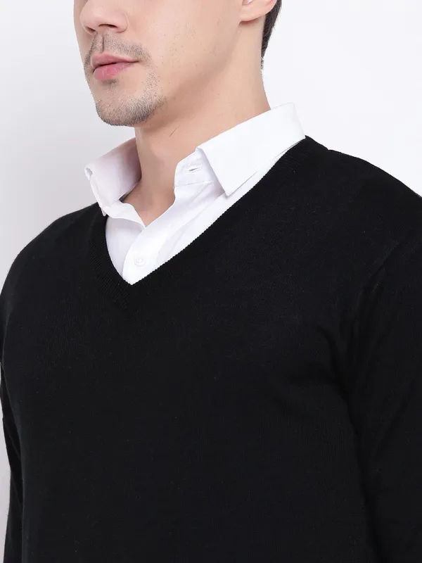 Black_Solid_Woolen_Sweater_For_Men