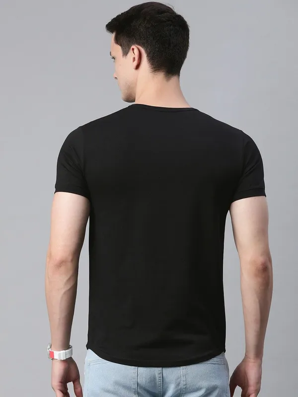 Black_Solid_Cotton_T-Shirt_For_Men