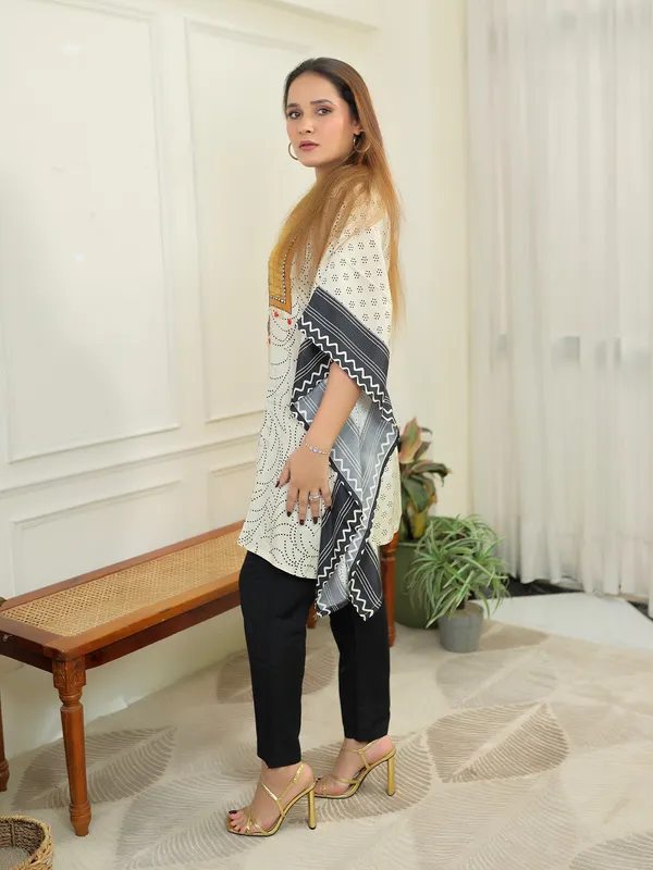 White_Black_Kaftan_Set_White_Muslin
