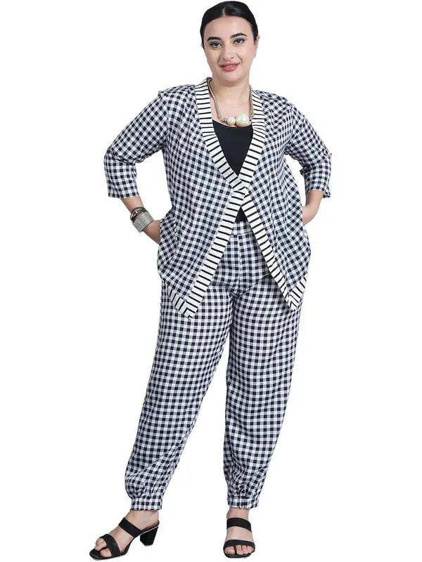 White_Polyester_Checkered_Clothing_Set_For_Women