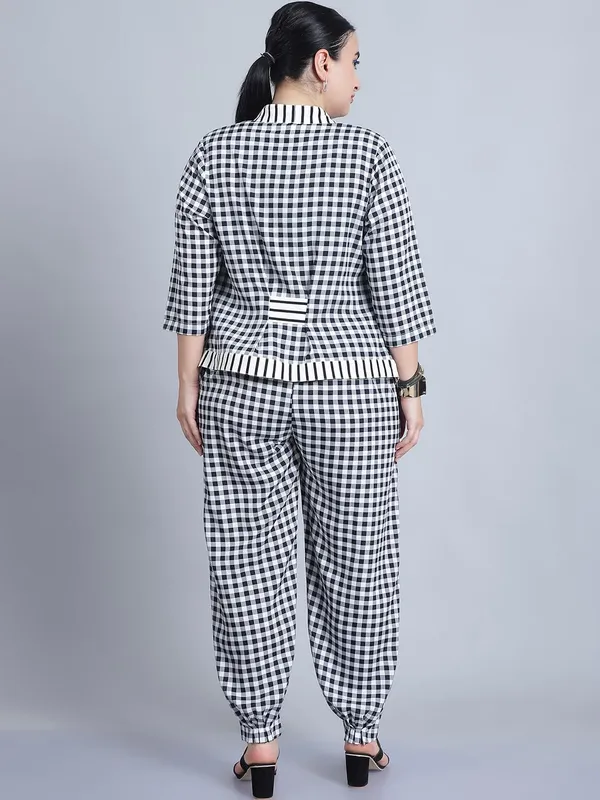 White_Polyester_Checkered_Clothing_Set_For_Women
