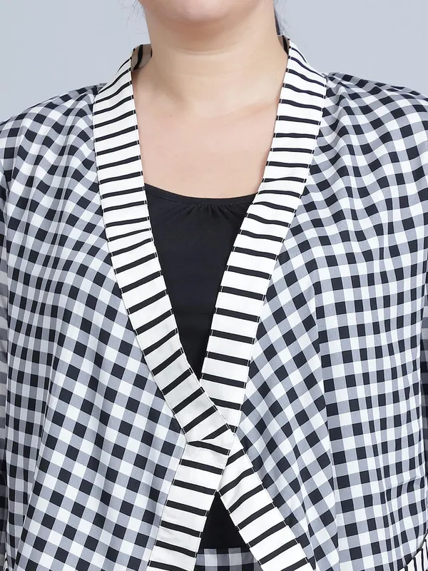 White_Polyester_Checkered_Clothing_Set_For_Women