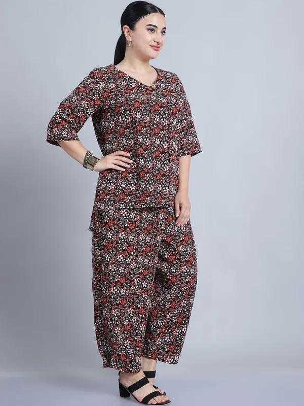 Red_Polyester_Floral_Clothing_Set_For_Women