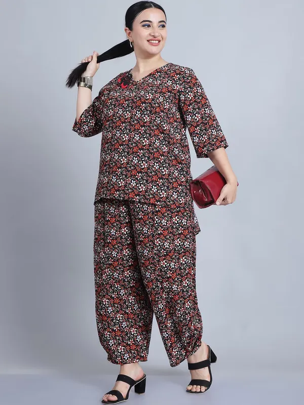 Red_Polyester_Floral_Clothing_Set_For_Women