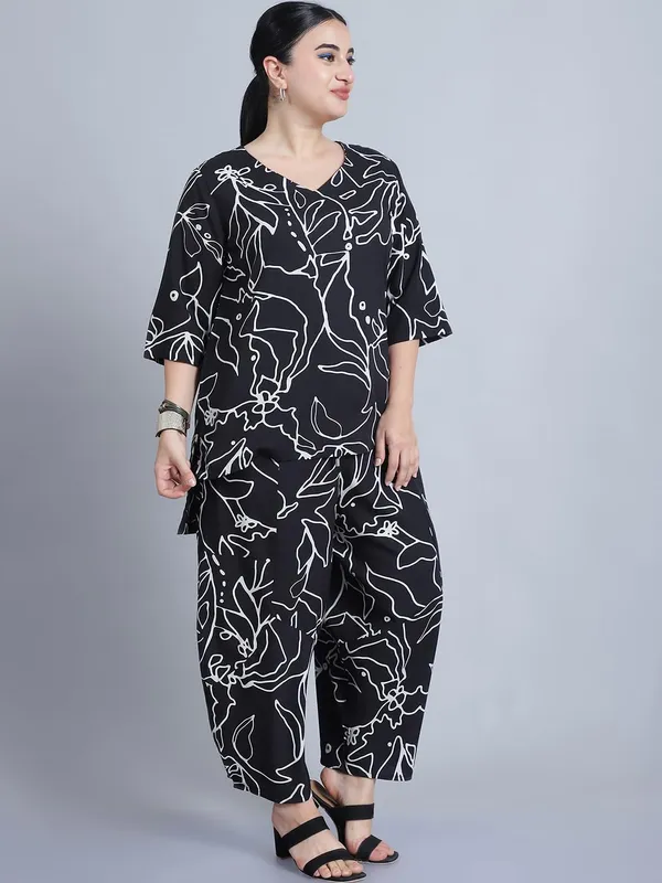 Black_Polyester_Clothing_Set_For_Women