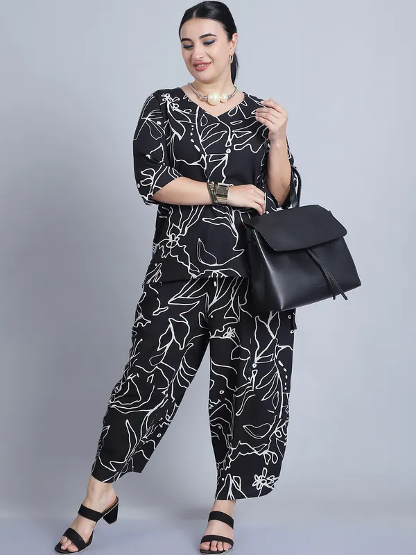 Black_Polyester_Clothing_Set_For_Women