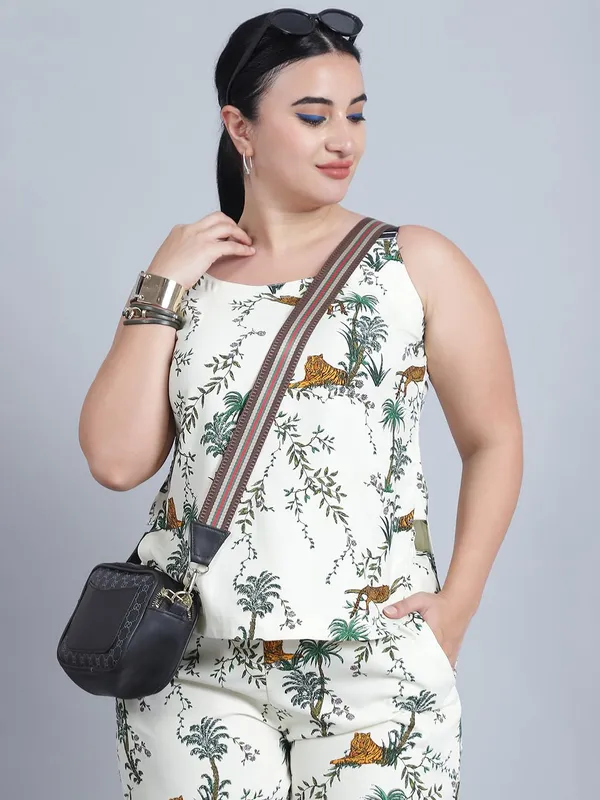 Cream_Polyester_Floral_Clothing_Set_For_Women