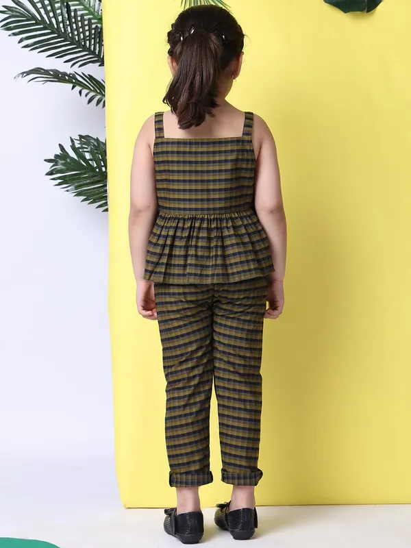 Olive_Cotton_Checkered_Clothing_Set_For_Kids