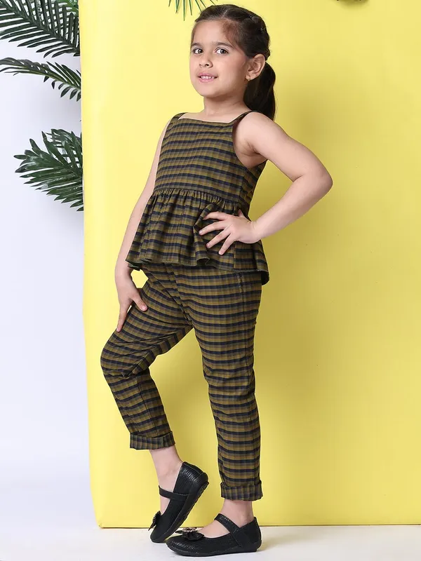 Olive_Cotton_Checkered_Clothing_Set_For_Kids