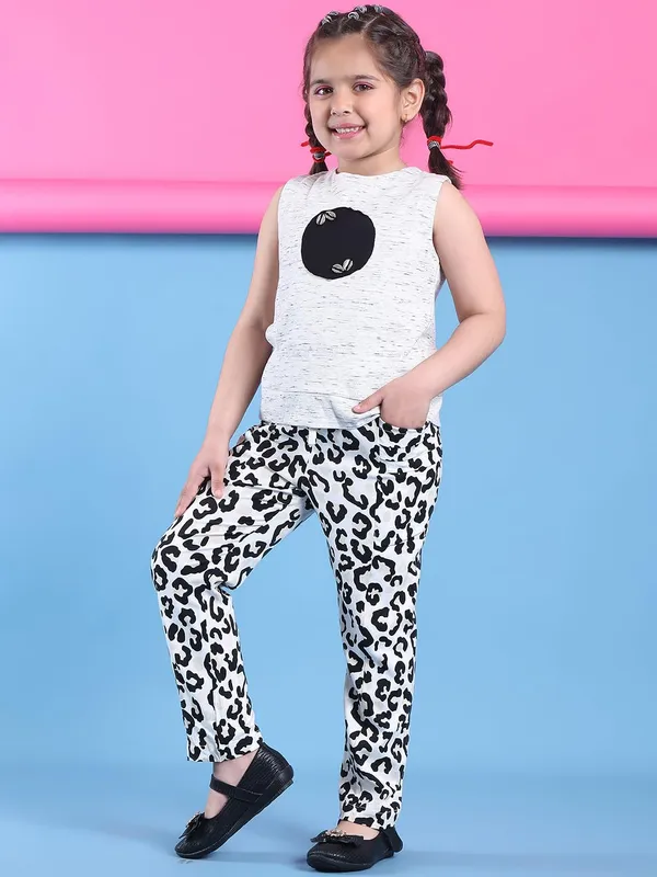 Black_And_White_Cotton_Blend_Cartoon_Clothing_Set_For_Kids