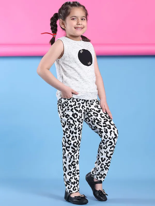Black_And_White_Cotton_Blend_Cartoon_Clothing_Set_For_Kids