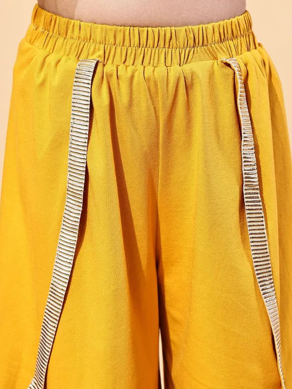 Yellow_Cotton_Blend_Solid_Clothing_Set_For_Kids