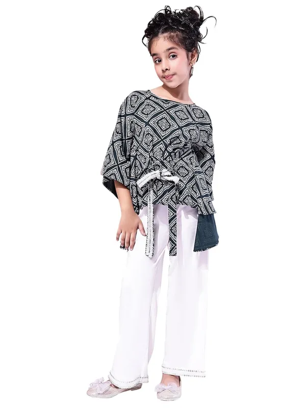 Black_&_White_Polyester_Clothing_Set_For_Girls