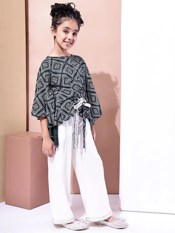 Black_&_White_Polyester_Clothing_Set_For_Girls