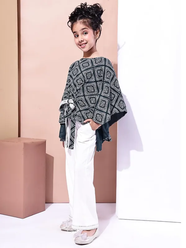 Black_&_White_Polyester_Clothing_Set_For_Girls