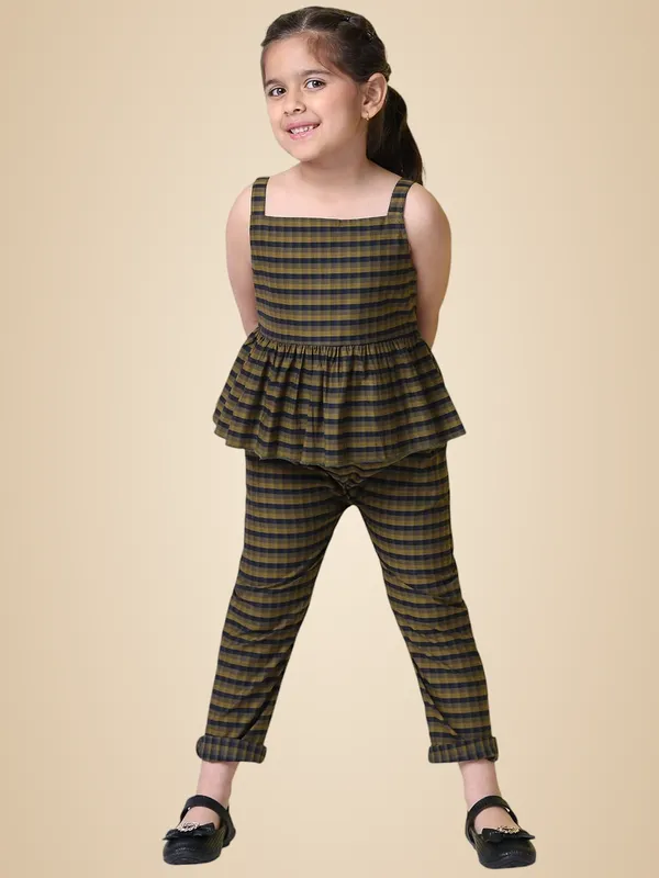 Olive_Cotton_Checkered_Clothing_Set_For_Kids
