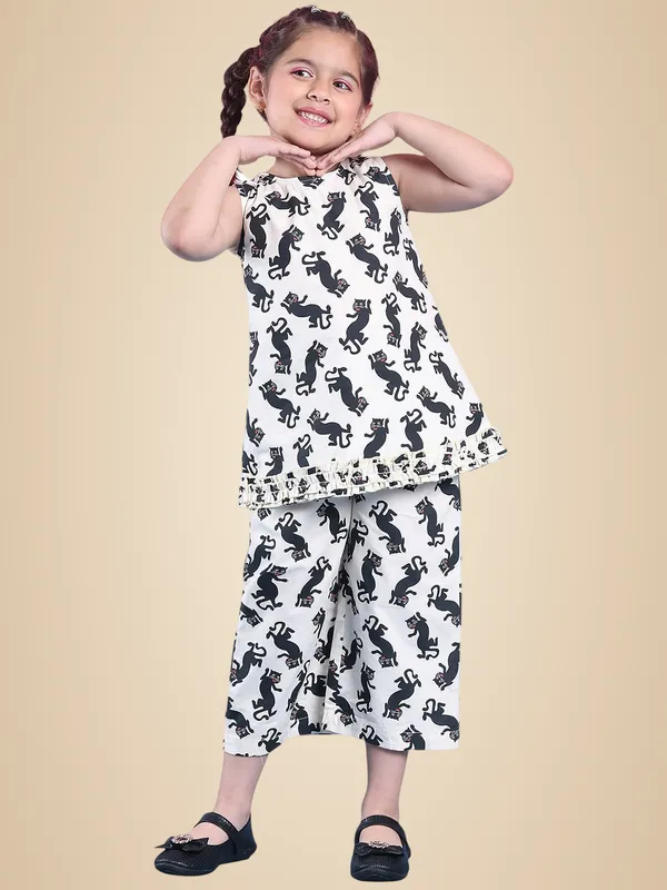White_Rayon_Floral_Clothing_Set_For_Kids