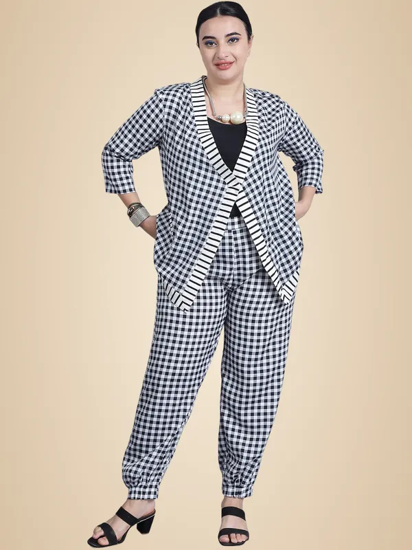 White_Polyester_Checkered_Clothing_Set_For_Women
