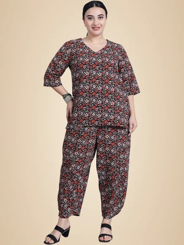 Red_Polyester_Floral_Clothing_Set_For_Women