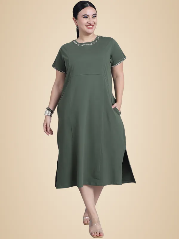 Olive_Cotton_Blend_Solid_Dress_For_Women