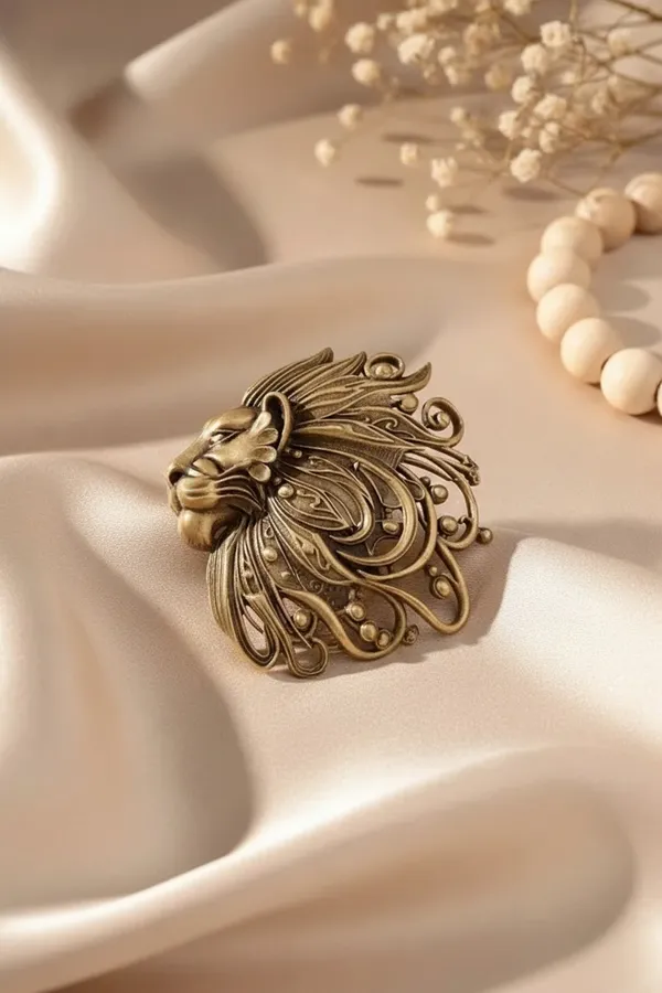 Golden_Royal_Lion_Head_Profile_Brooch_|_Antique_Gold_Lapel_Pin
