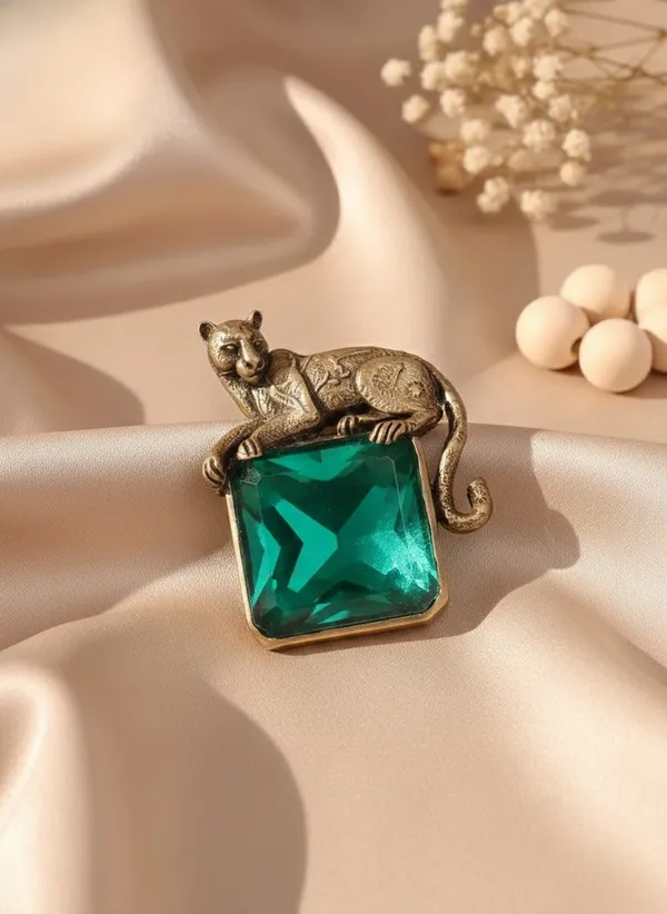 Golden_Royal_Panther_And_Emerald_Stone_Brooch_|_Antique_Gold_Statement_Pin