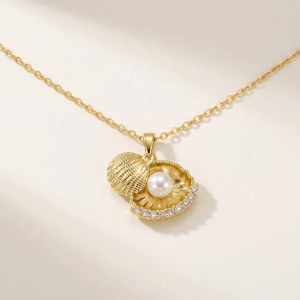 Golden_Shell_Pendant_Necklace_With_Pearl_For_Women