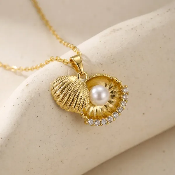Golden_Shell_Pendant_Necklace_With_Pearl_For_Women