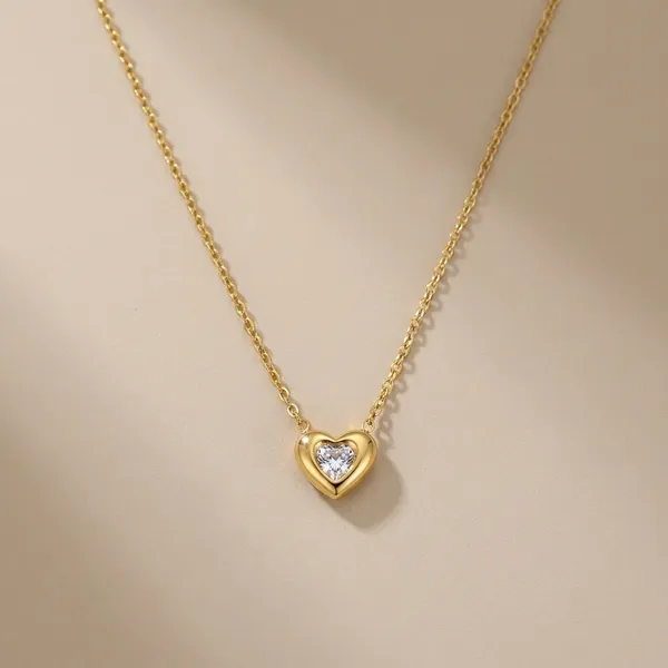 Gold_Heart_Crystal_Pendant_Necklace_For_Women