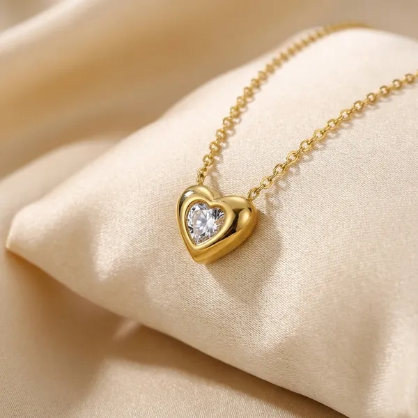Gold_Heart_Crystal_Pendant_Necklace_For_Women