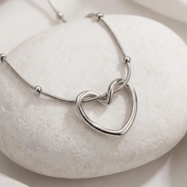 Elegant_Heart_Pendant_Necklace_With_Beaded_Chain_For_Women