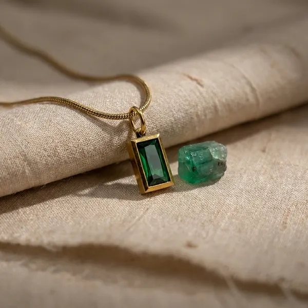 Gold-Toned_Emerald_Green_Stone_Pendant_Necklace_With_Snake_Chain_For_Women
