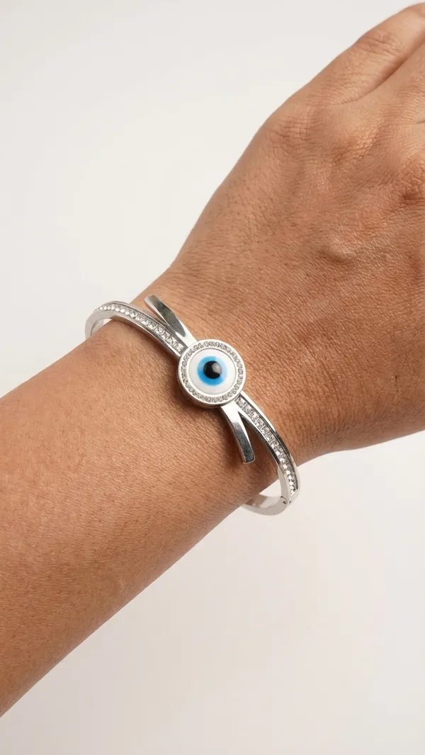 Evil_Eye_Crystal_Charm_Bracelet_(Silver_Finish)