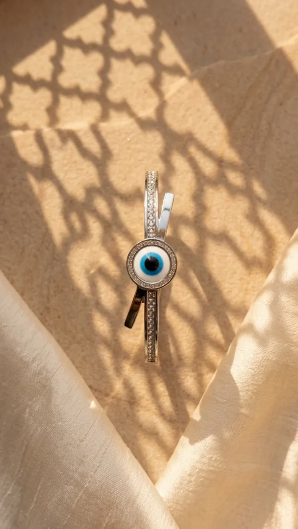 Evil_Eye_Crystal_Charm_Bracelet_(Silver_Finish)