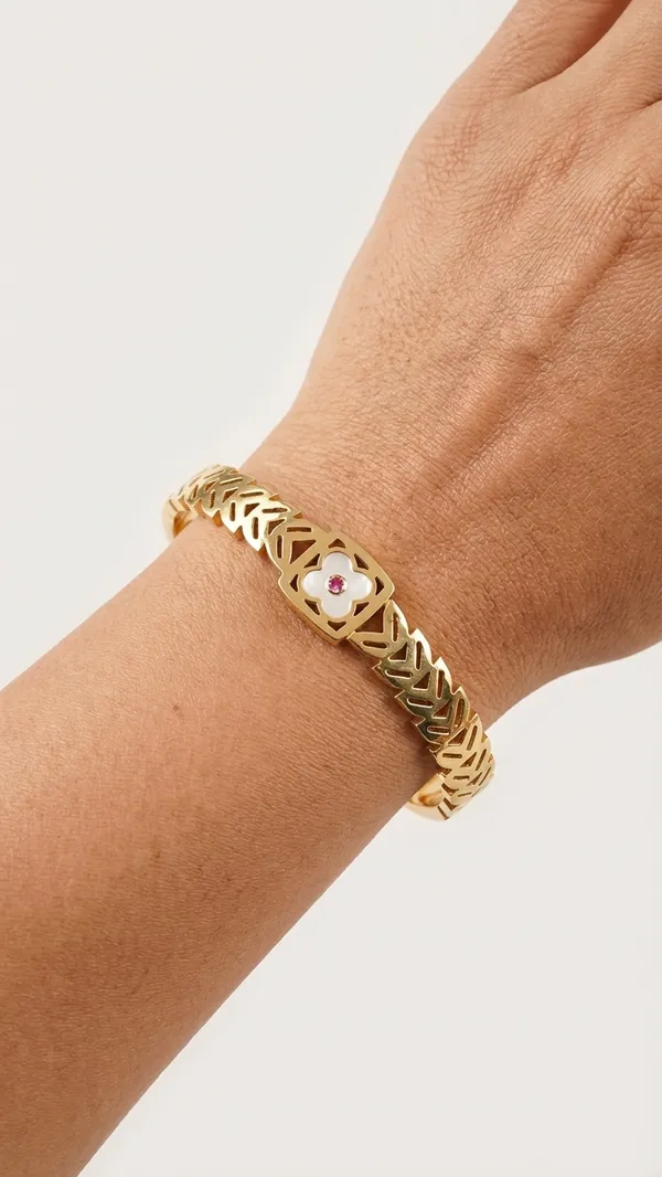 Flora_Gold_Charm_Bracelete