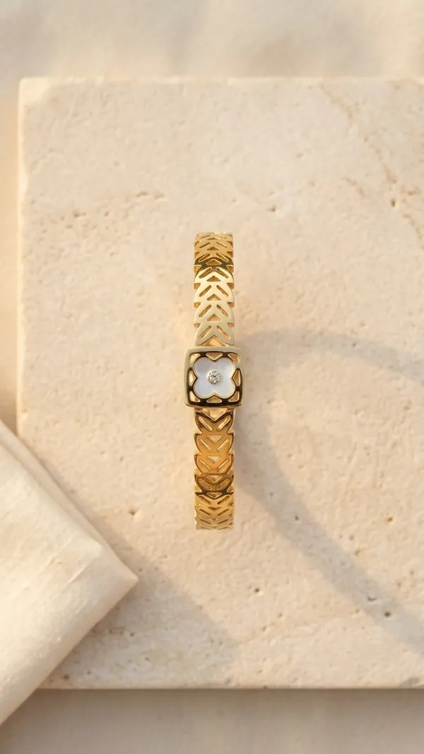Flora_Gold_Charm_Bracelete