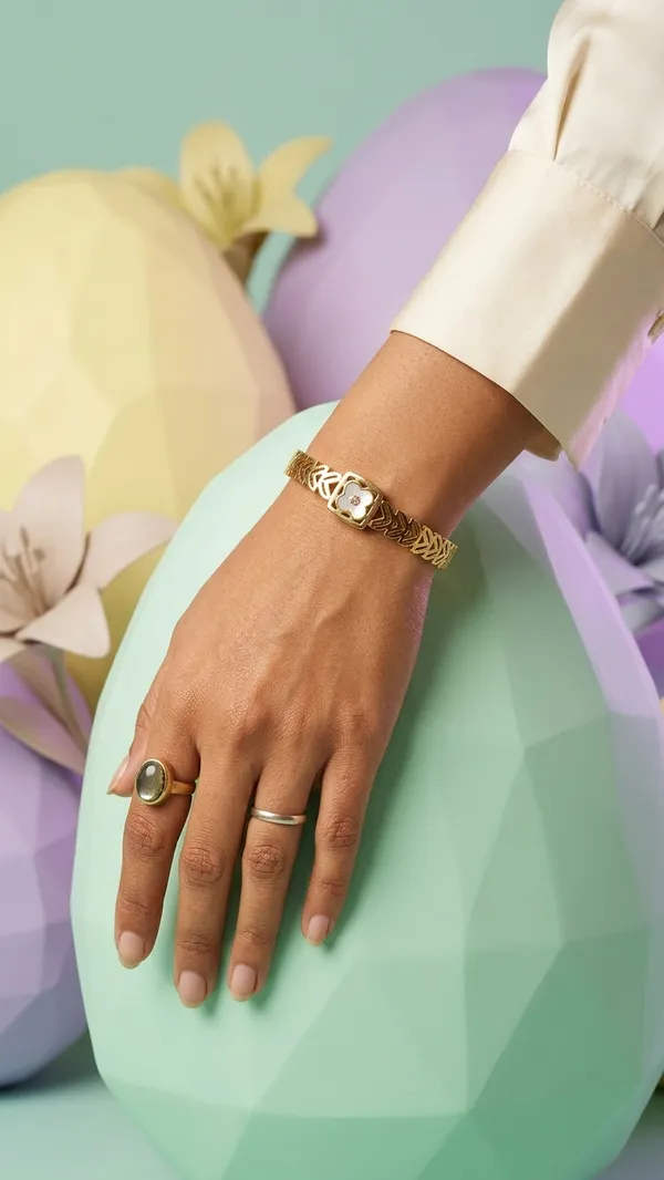 Flora_Gold_Charm_Bracelete