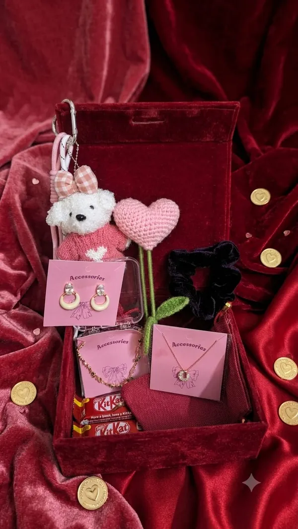 Live_Love_life_Gift_Hamper_(Premium_products_&_Anti_Tarnish_316L__Only)
