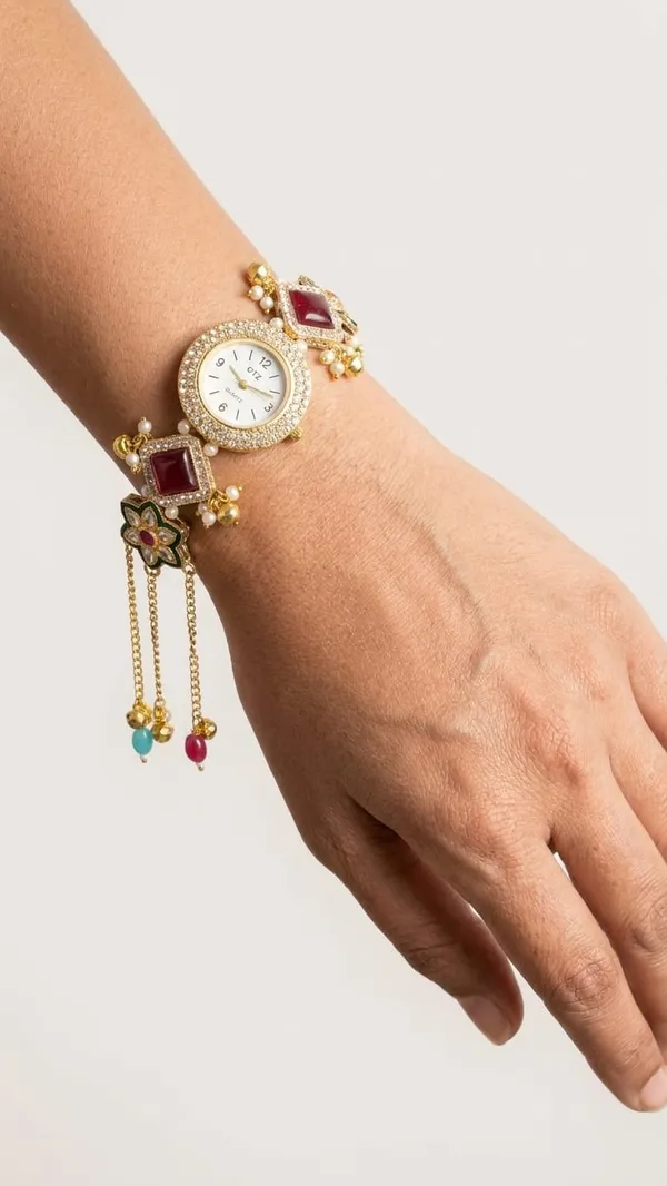 Round_Studded_Ethnic_Wrist_watch