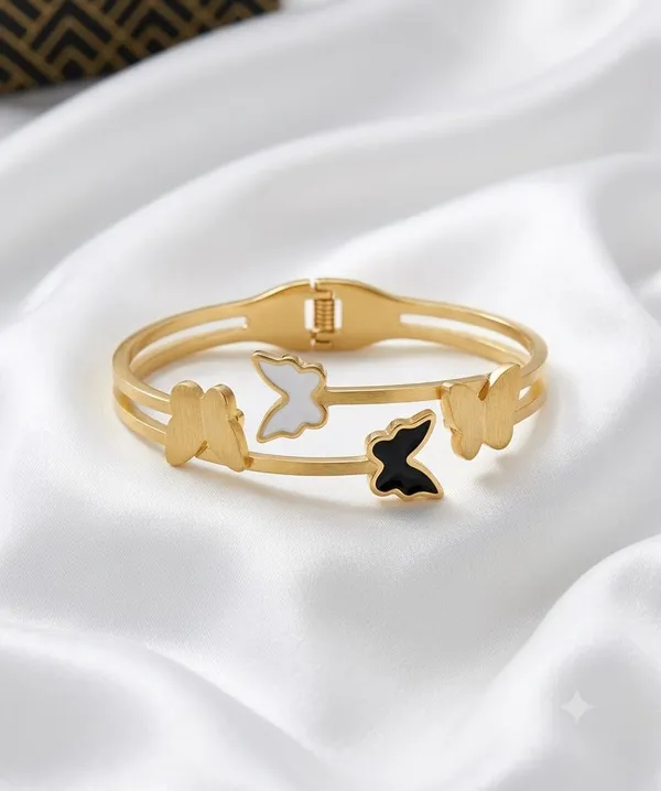 Golden_Harmony_Clover_Bracelet