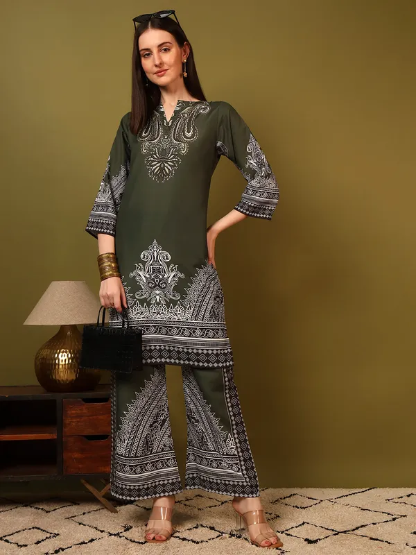 Green_Rayon_Slub_Digital_Print_Co_Ord_Set_For_Women