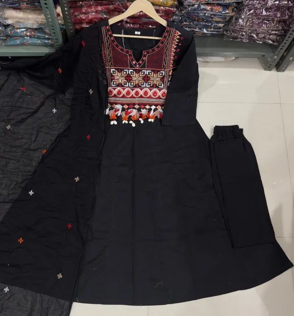 Black_Cotton_Suit_With_pretty_embroidery_work_on_yoke_and_embroidery_work_on_Pure_Mul_Cotton_dupatta__
