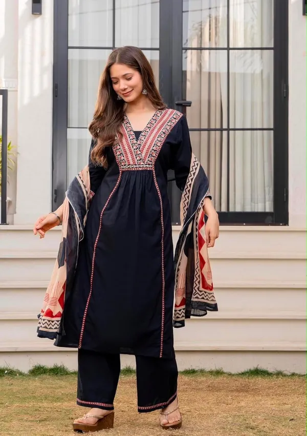 Black_Kurta_Set_With_Printed_Patch_Work_on_kurti_with_mactching_bottom_and_Printed_Mul_dupatta