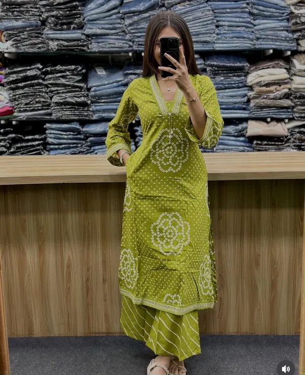 Green_Bandhej_Kurta_and_Lehriya_Bottom_Embroidery_lace_on_Neck_line_and_sleeves_with_Mul_Dupatta