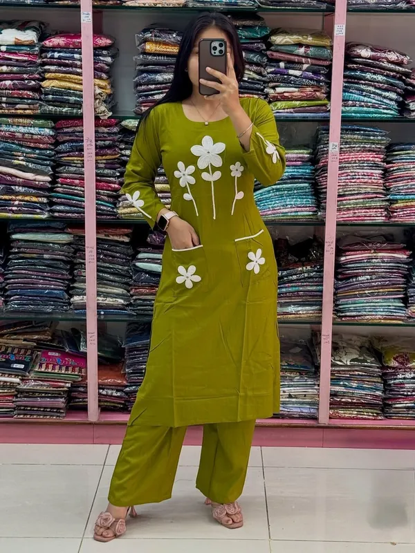 Women_Trendy_Cotton_Green_Embriodred_Kurta_With_Pant