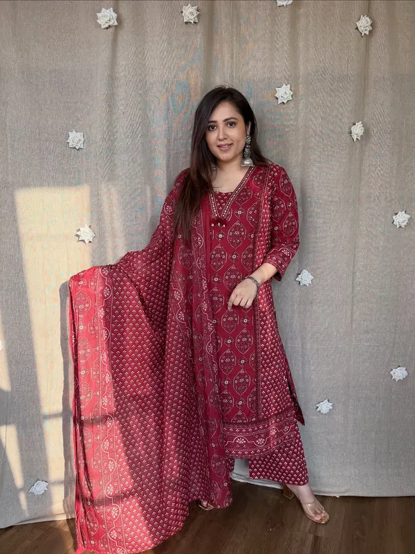 Red_Printed_Cotton_kurta_set_with_paired_bottom_and_Matching_Dupatta