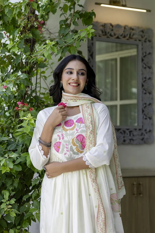 Women_Elegant_Floral_Embroidered_White_Pink_Cotton_Kurta_Pant_Dupatta_Set