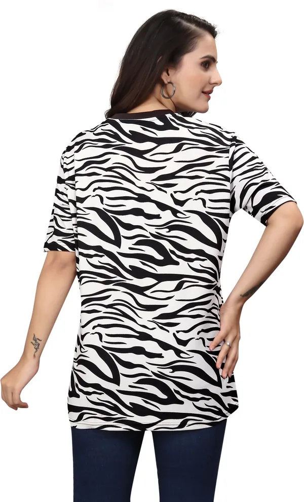 Black_And_White_Cotton_Blend_Printed_Round_Neck_T-Shirt_For_Women